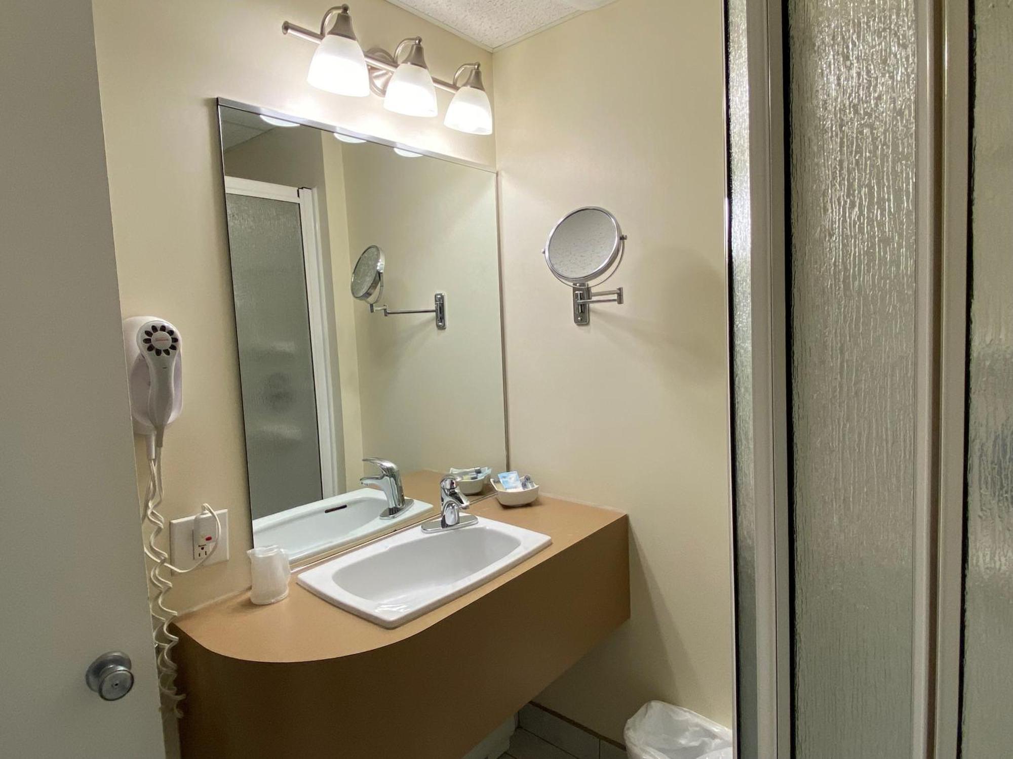 Hotel Centre-Ville Montmagny Exterior photo